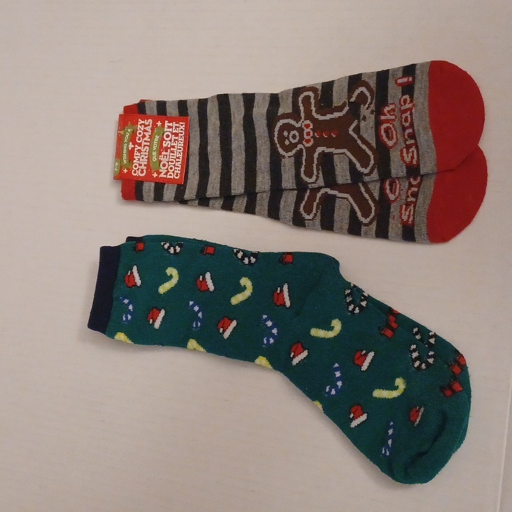 4/$30 New Christmas Socks (2 Pairs) - Size 7-9